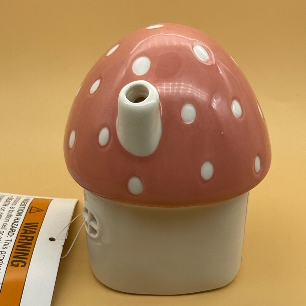Illuminated Ceramic Mushroom House, NWT - Picture 12 of 14